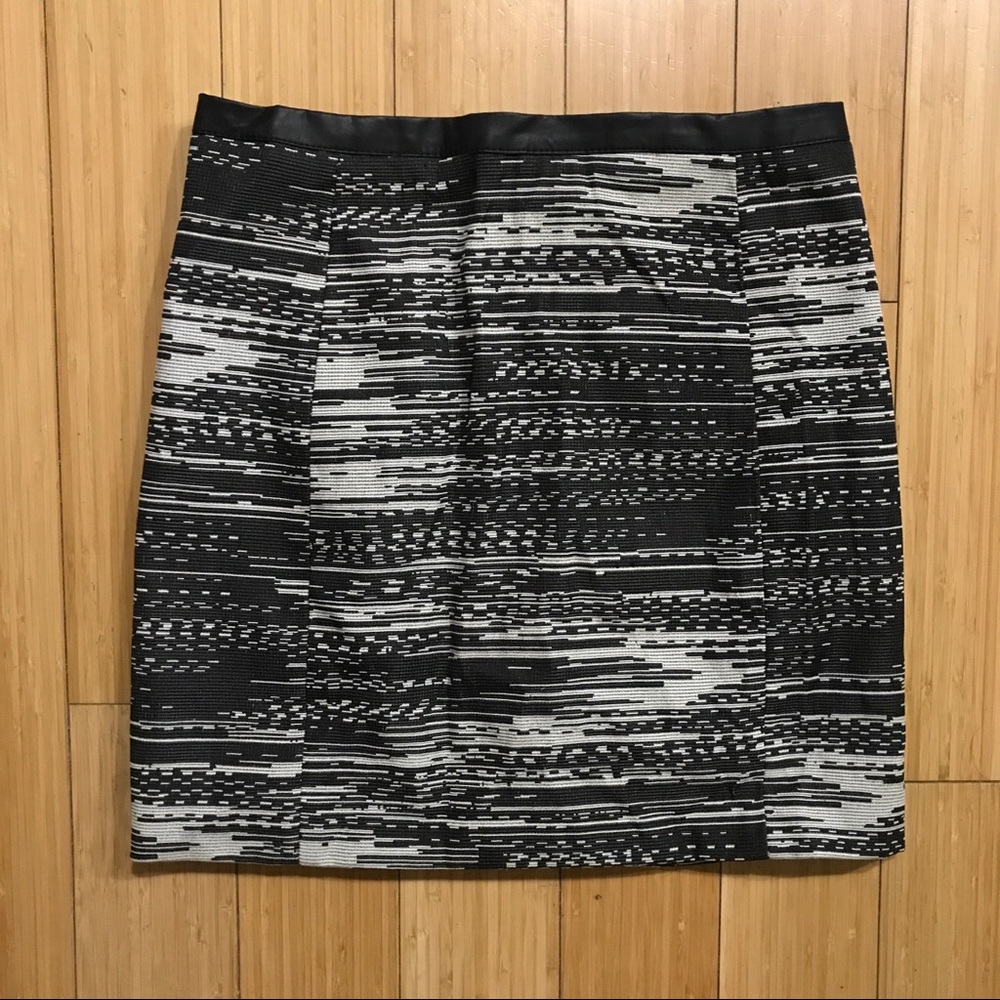 H&M Abstract Print Black & White Mini-Skirt